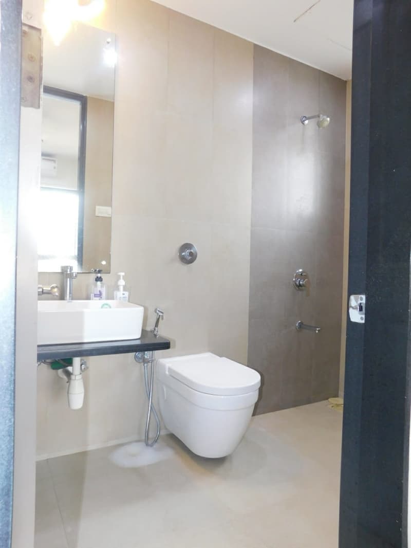 Lily White in Andheri East - Photo 35