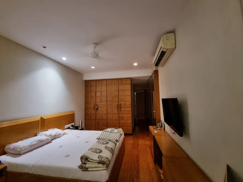 Orbit Heights in Tardeo - Photo 9