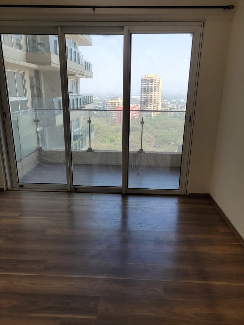 L&T Crescent Bay in Parel - Photo 4