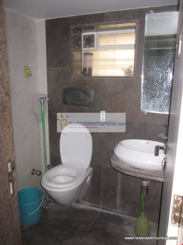 Laxmi Plaza in Andheri West - Photo 4