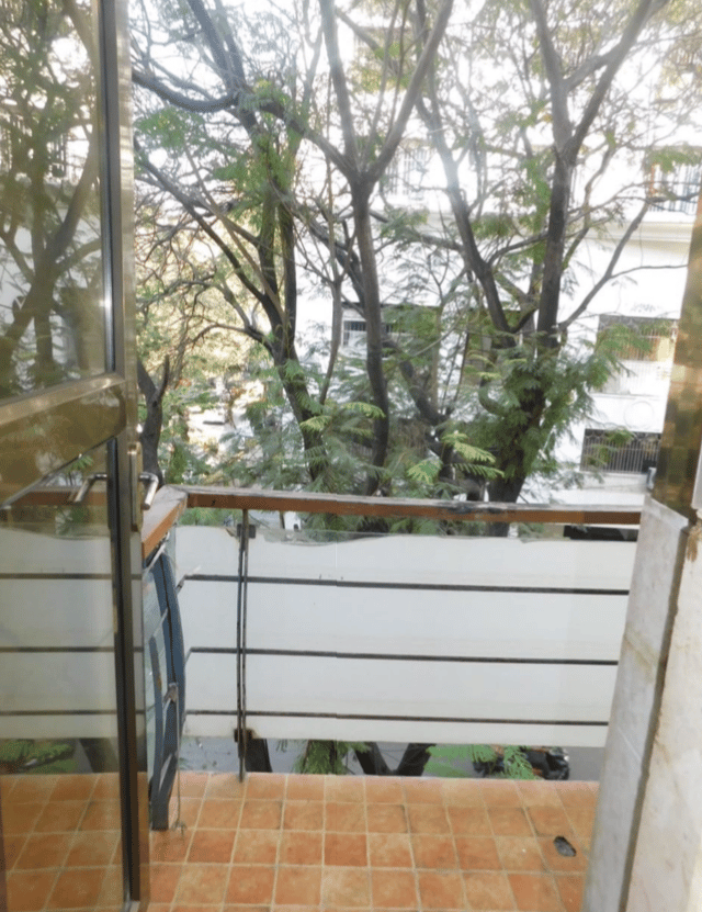 Warden in Bandra West - Photo 2
