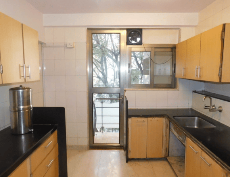 Warden in Bandra West - Photo 8