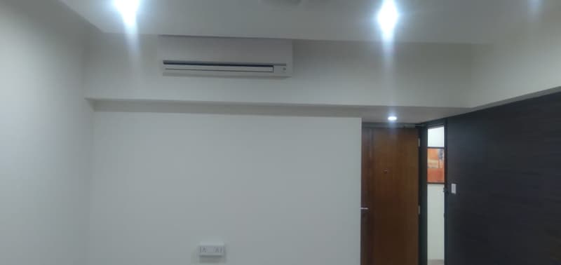 Vaswani Sea Garden View in Santacruz West - Photo 16