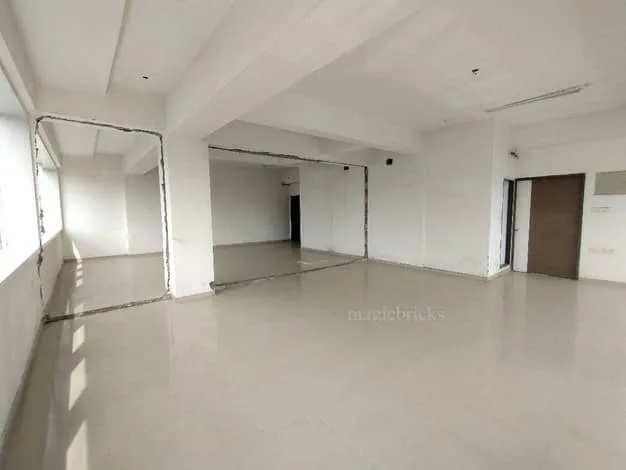Commercial Office Space Crescent Business Park for Rent in Andheri East