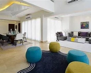 Mahindra Meridian gallery