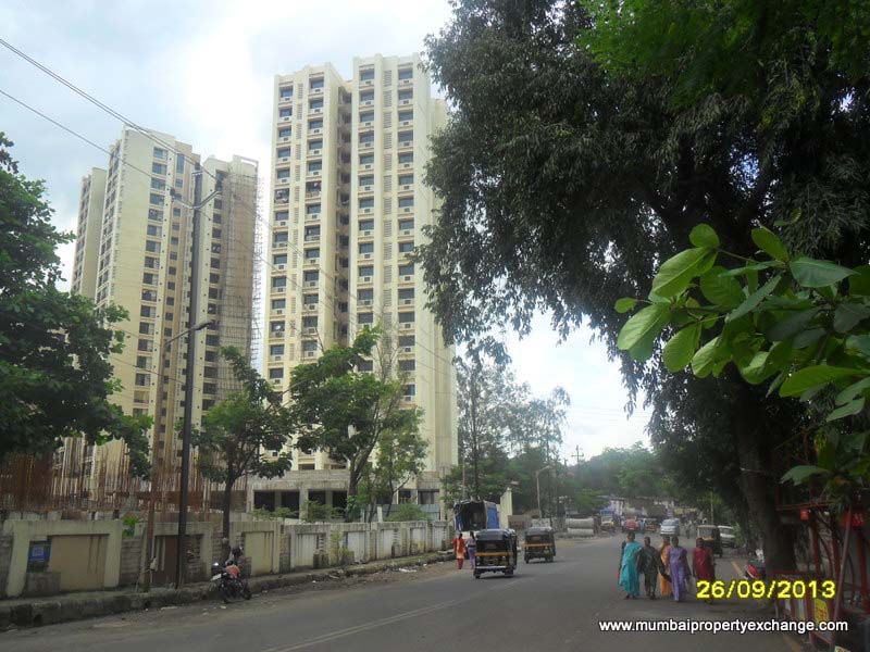 2.5 BHK Semi-Furnished in Runwal Pearl , Thane West