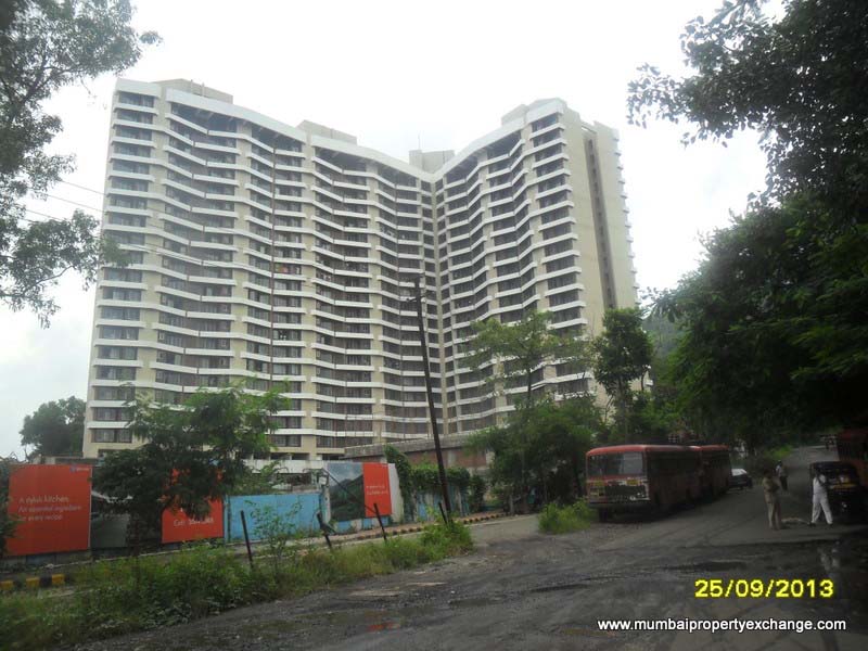 2 BHK Semi-Furnished in Kalpataru Hills , Thane West