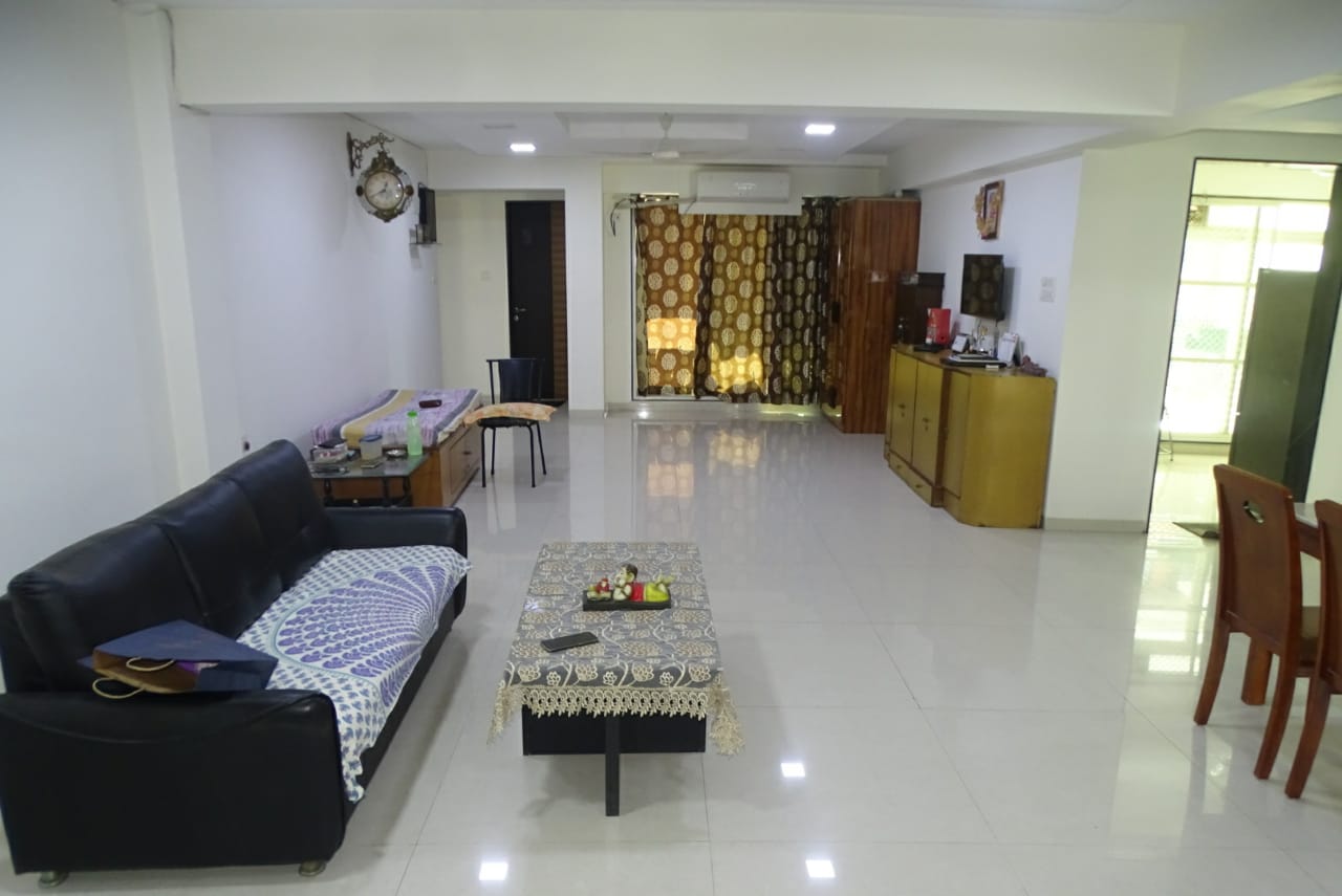 Khandelwal Apartment โ Khar West (9)