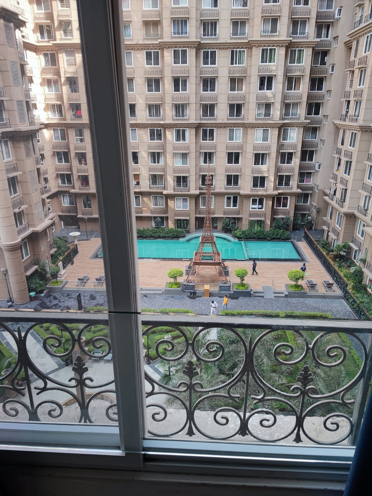 Kanakia Paris — Bandra East (2)