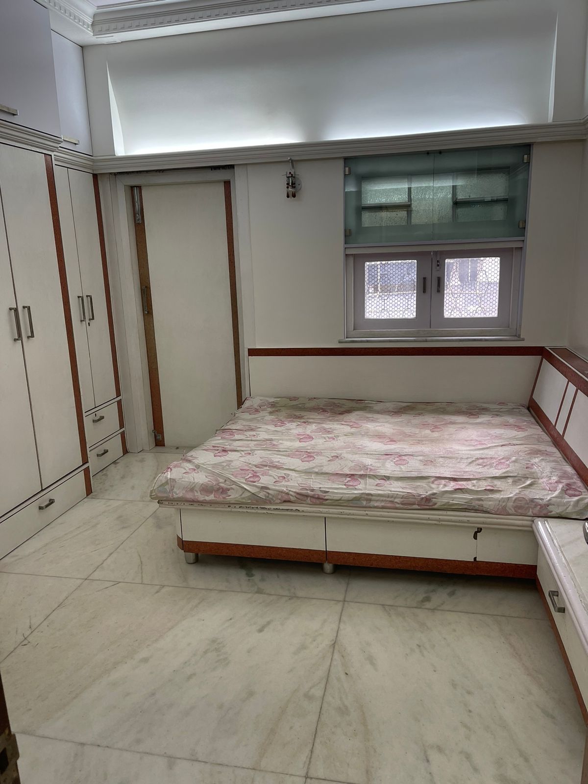 Prakash Villa — Santacruz West
