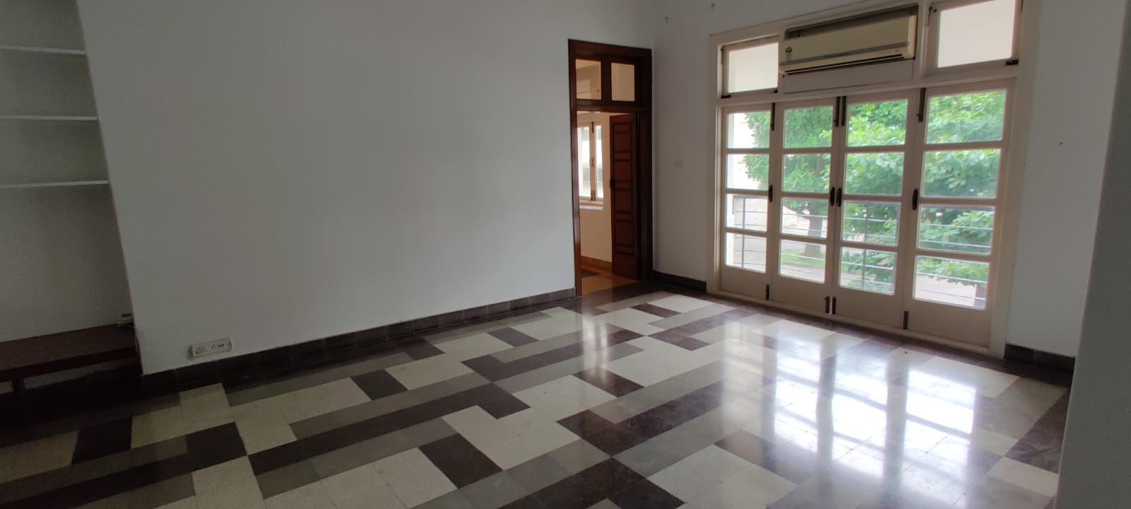 3½ BHK Breach Candy House in Breach Candy