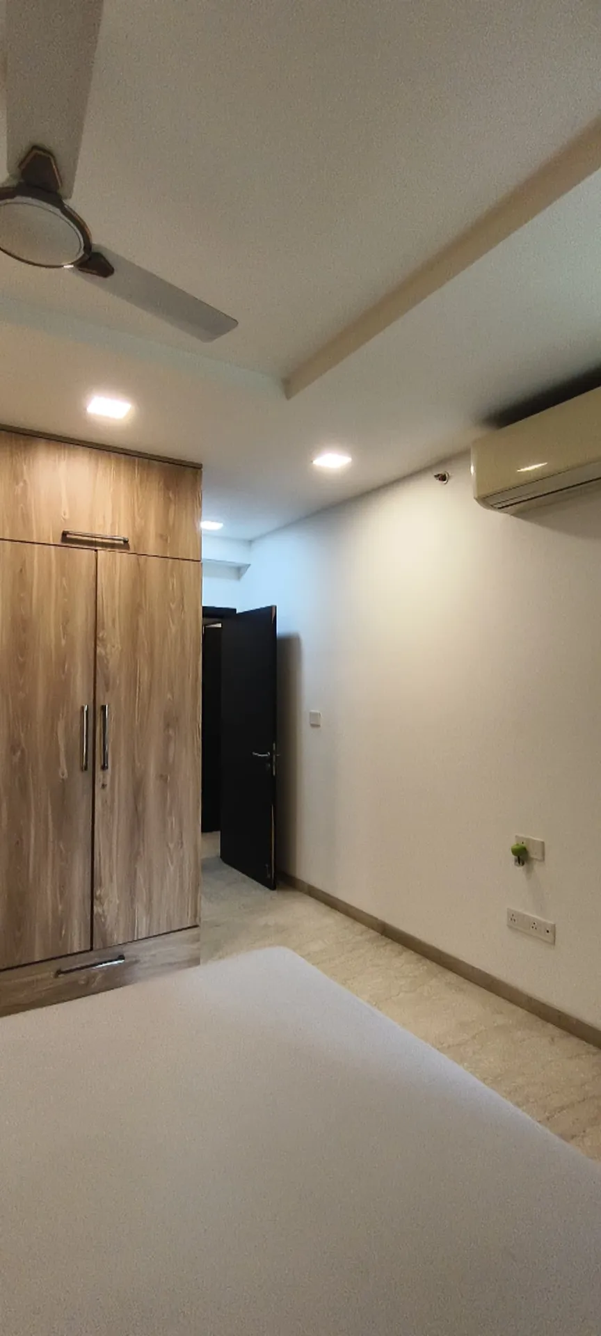 Oberoi Esquire — Goregaon East (11)