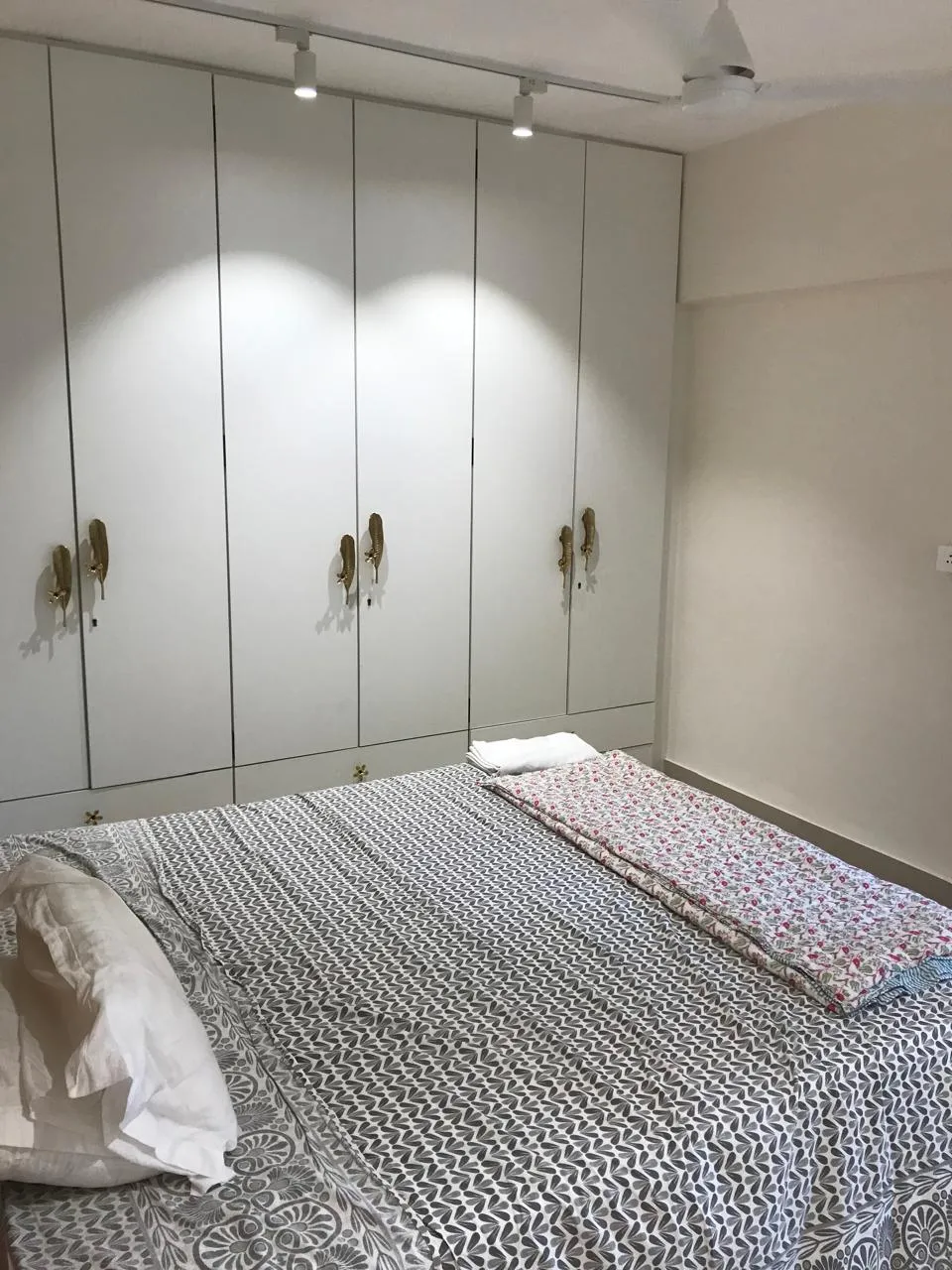 New Silver Home — Bandra West (8)