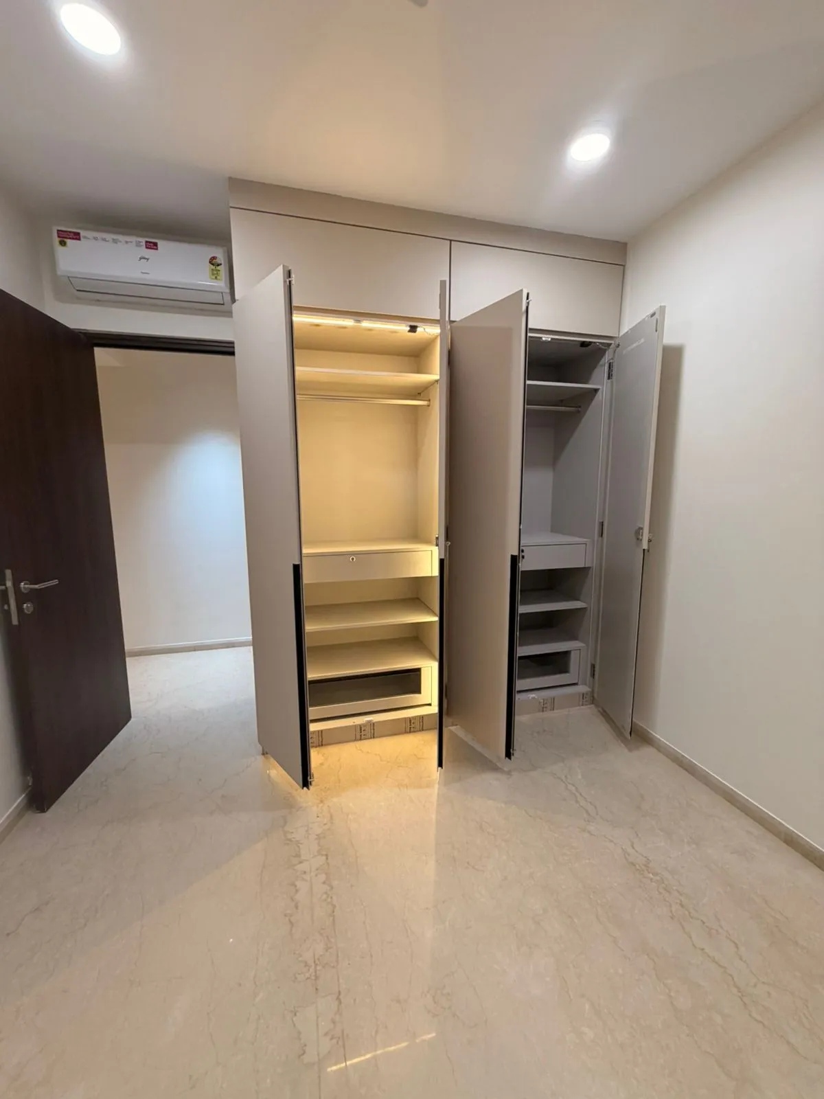 Kalpataru Magnus — Bandra East (4)