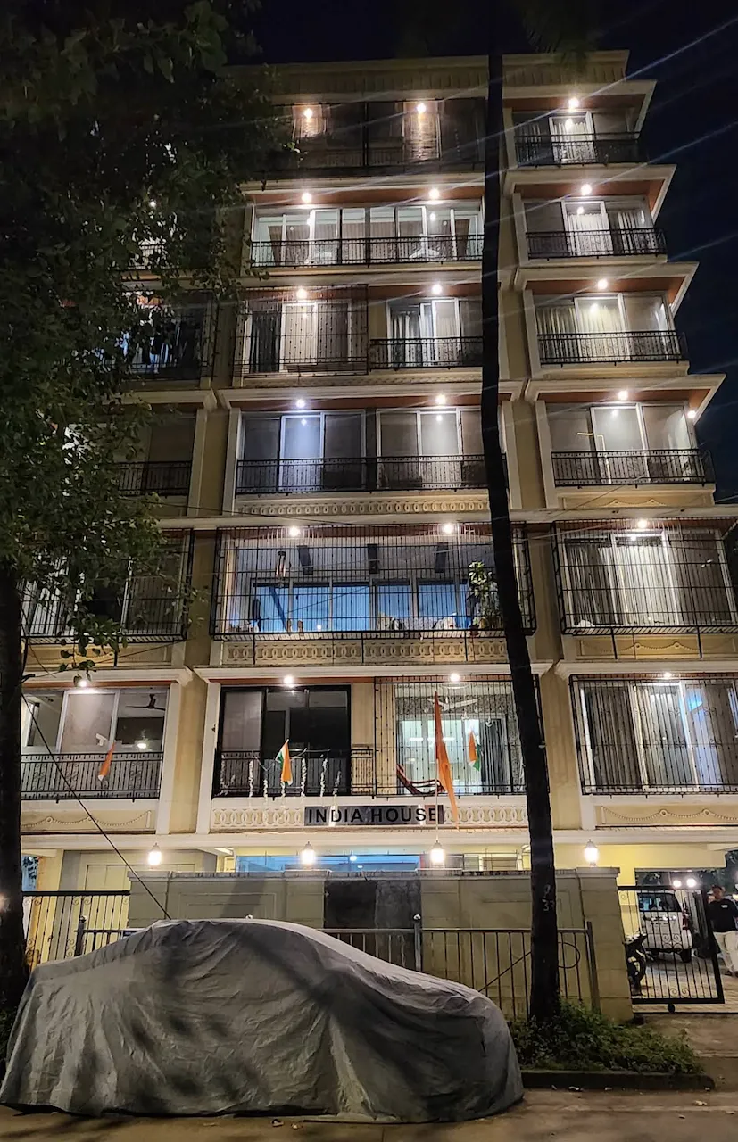 2 BHK India House for Rent in Santacruz West